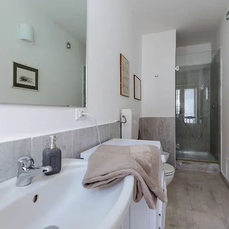 Sant'elia Prestige With Balcony Апартаменты *