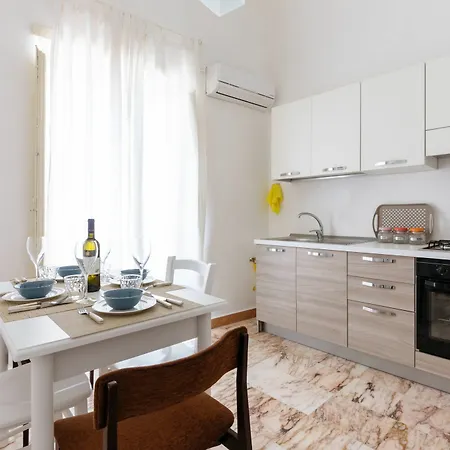 Sant'elia Prestige With Balcony Апартаменты